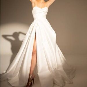 Mariana Hardwick Chantelle Wedding Dress – A-Line style dress.